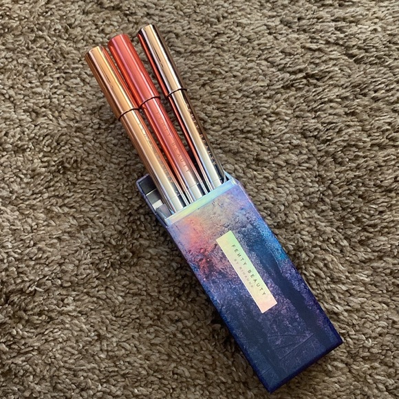 Fenty Beauty | “Frost Bunny” Metallic Eye + Lip Crayon 3-Piece Set - Picture 4 of 6